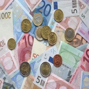 Dienstag, 25. Oktober 2022 // 19 Uhr // CCFA // Holger Beckmann: ‘Der Euro – mehr als eine Währung. 20 Jahre einer unglaublichen Geschichte’